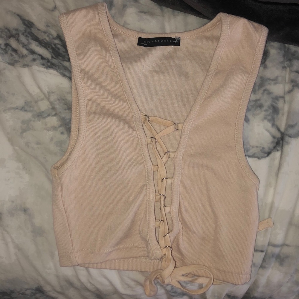 Signature 8 front tie tank